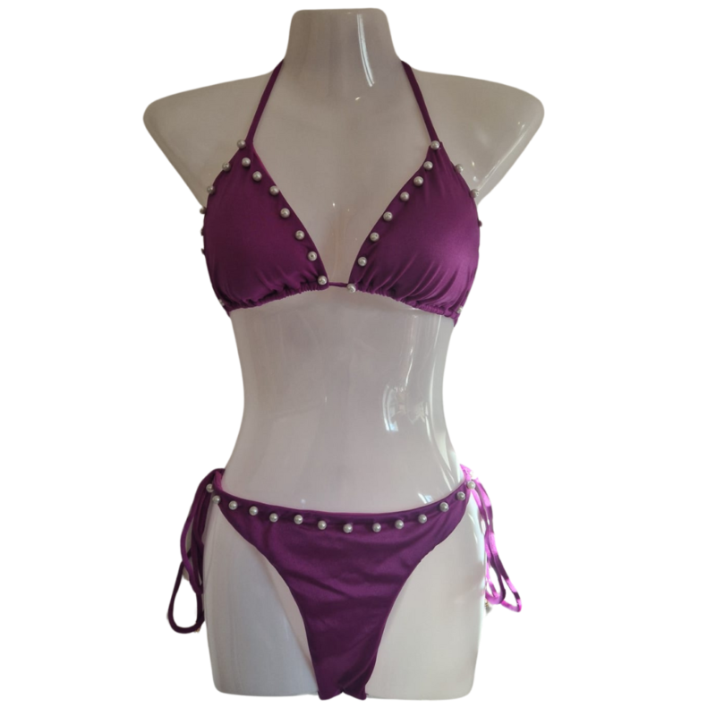 Lila Bikini mit Perlen verziert, handgefertigt. Hilft, eine bessere Bräune zu erreichen.