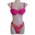 Rosa Bikini mit tiefem Ausschnitt und String mit Blumenmuster. Perfekt für eine schöne Bräune.