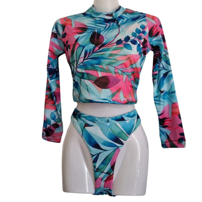 Badekleid mit langärmeligem T-Shirt, bedruckt mit Blumen, schützt vor den UV-Strahlen der Sonne.