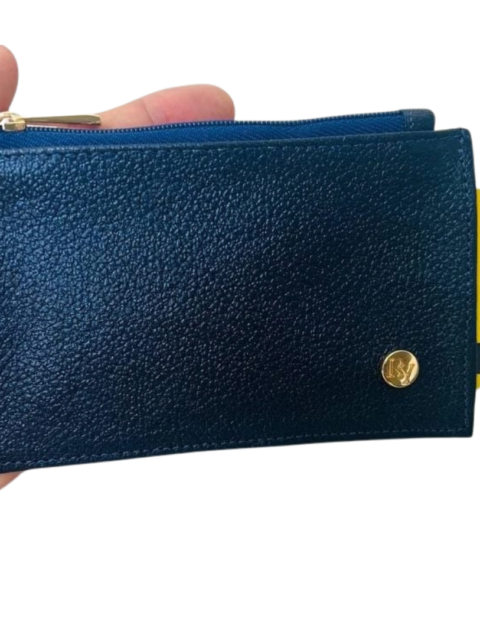Kartenhalter aus Leder mit Platz für 3 Karten, Münzen, Schlüssel usw. Dunkelblaue Farbe.
