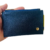Kartenhalter aus Leder mit Platz für 3 Karten, Münzen, Schlüssel usw. Dunkelblaue Farbe.