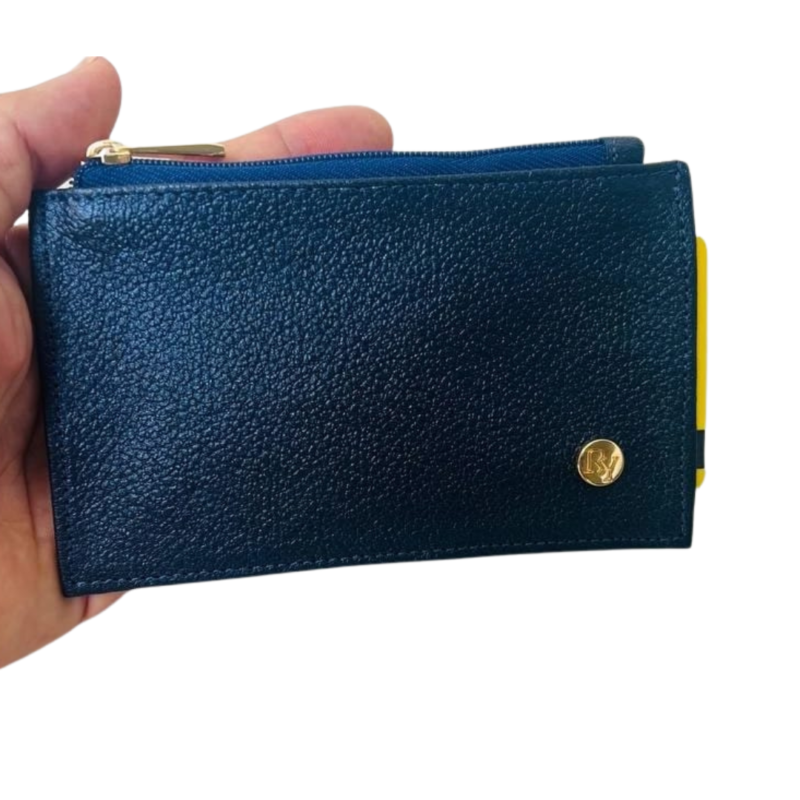 Kartenhalter aus Leder mit Platz für 3 Karten, Münzen, Schlüssel usw. Dunkelblaue Farbe.