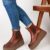 Braune Lederstiefeletten.